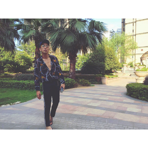 女主播直播引诱技师小伙
